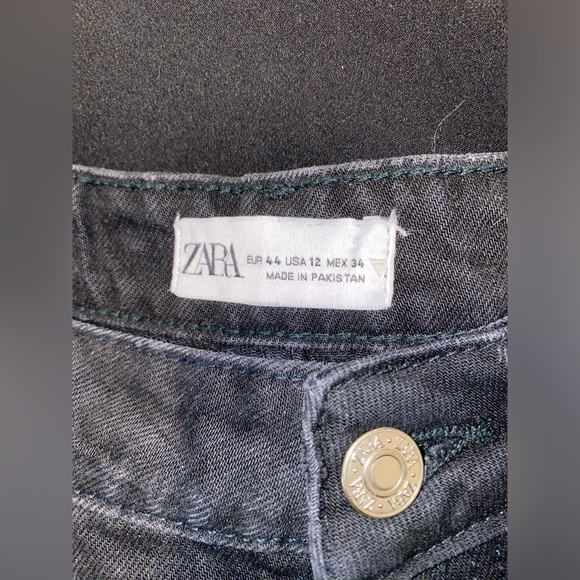 ZARA ‘FLARED’ CROPPED HIGH WAIST TRF JEANS (BLACK) - Picture 4 of 5